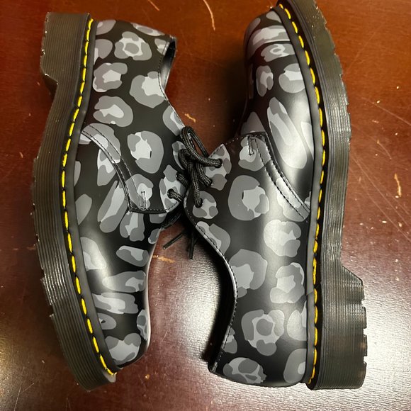 Dr Martens Mens Black Distorted Leather Leopard Print Oxford Shoes Size US 8 main image 3